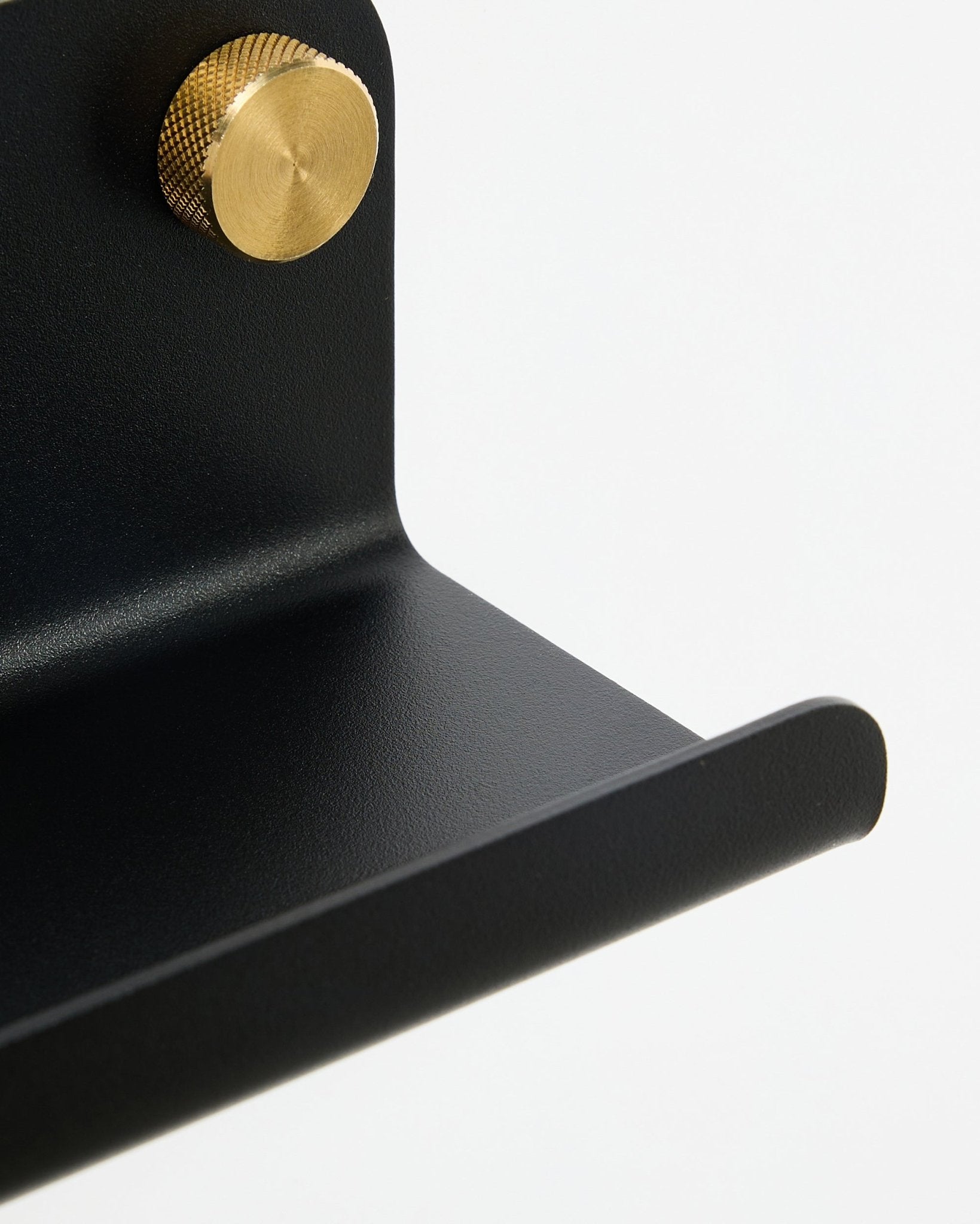 Close-up of the WoodUpp Norr Narrow Shelf in black, 75.9 cm, featuring a textured gold knob, shown against a white background.