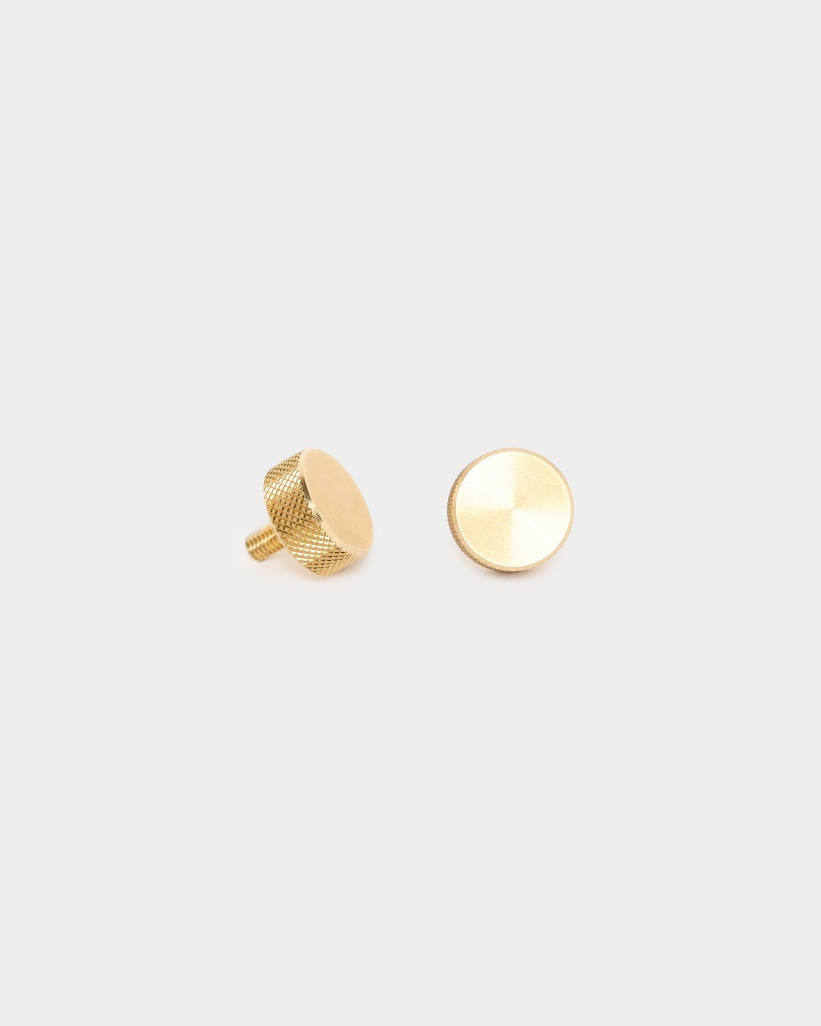 Pair of WoodUpp brass finger screws (M5x10mm, 20x8.8) with textured sides and screw posts, designed as accessories for mounting acoustic panels or dividers.