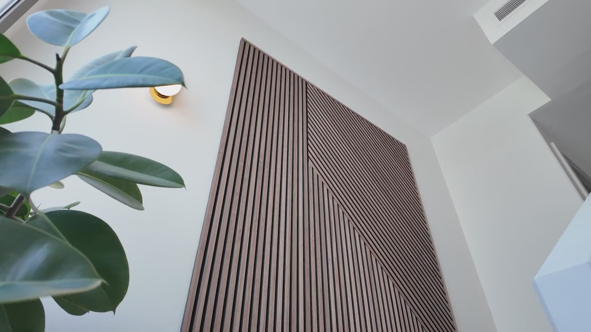 Interiors with Lex: a home tour in Dubai with Akupanel slat walls in the stairwell and bedrooms